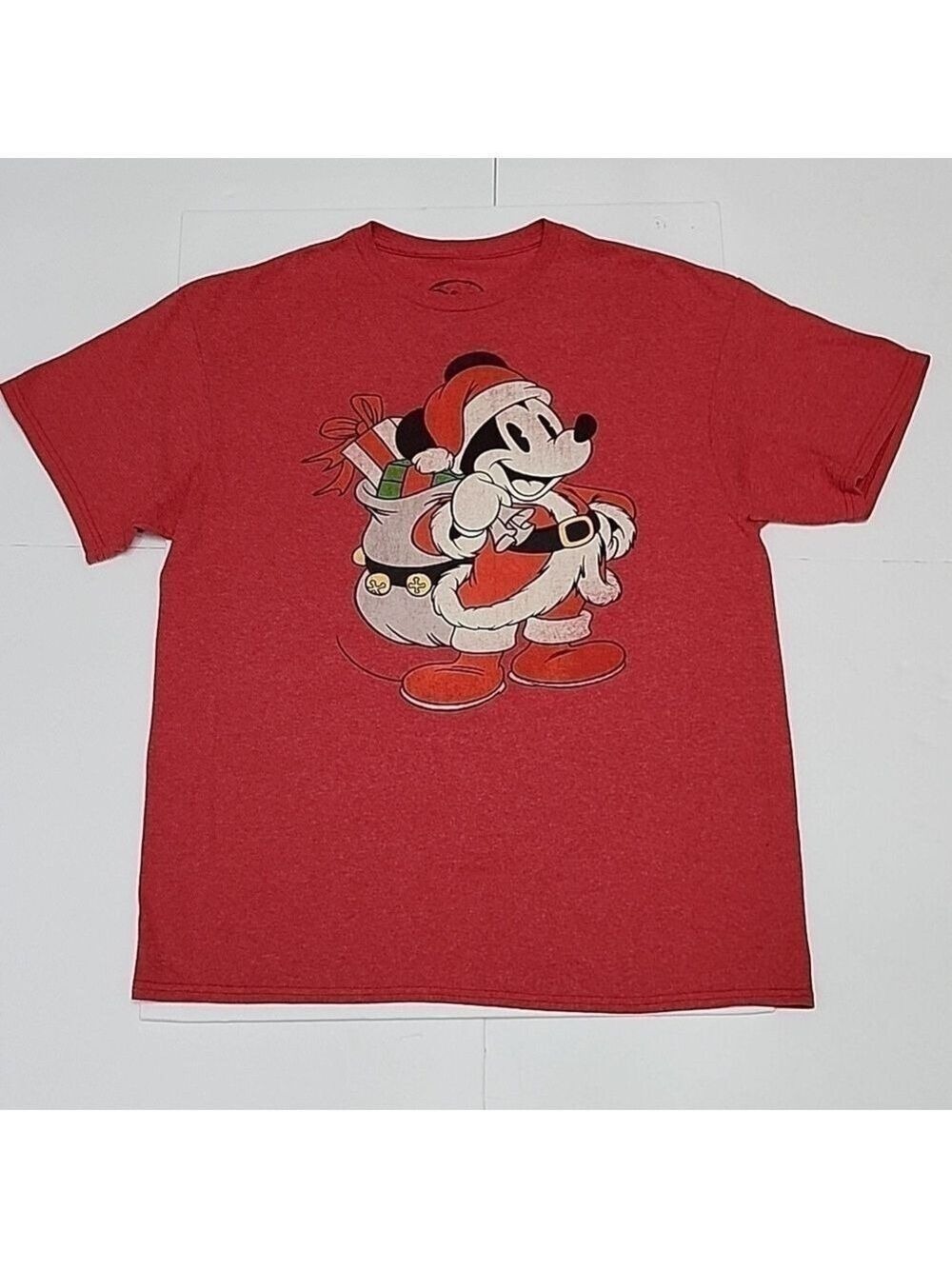 DISNEY SANTA MICKEY TEE SIZE LARGE